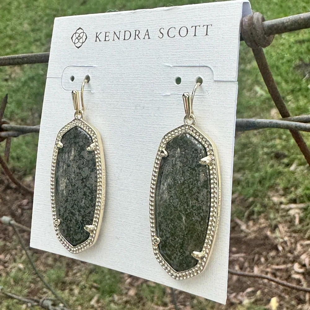 Kendra Scott Elle Earrings in Pyrite and Gold - Picture 4 of 7